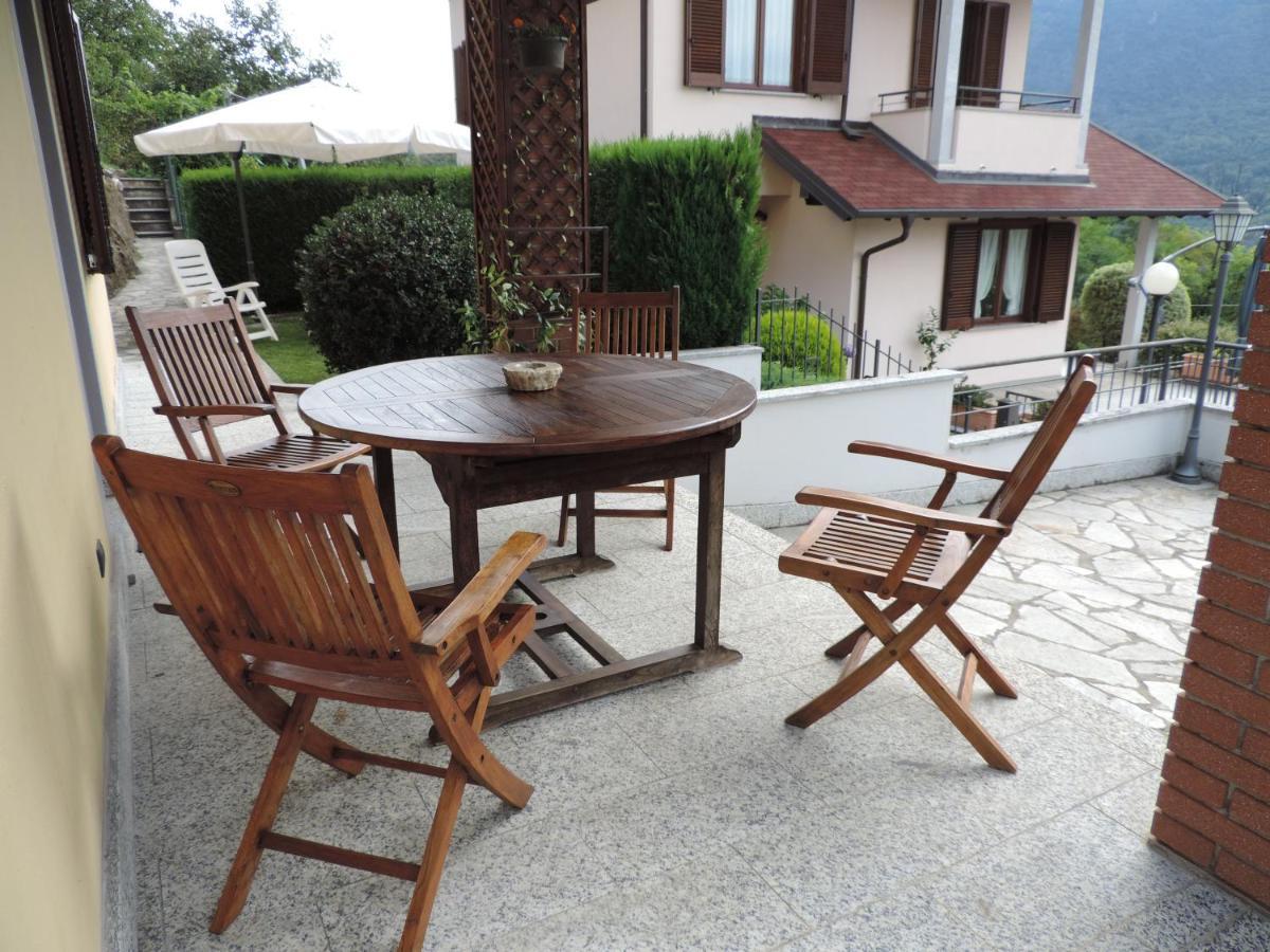 Casa Vacanza Il Glicine Casale Corte Cerro Luaran gambar