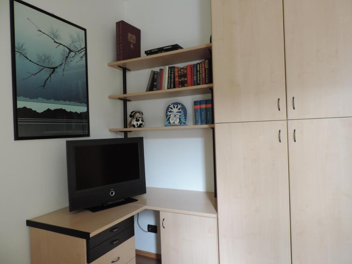 Casa Vacanza Il Glicine Casale Corte Cerro Luaran gambar