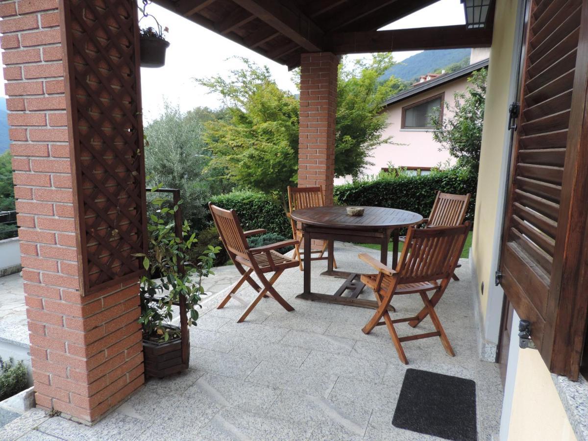 Casa Vacanza Il Glicine Casale Corte Cerro Luaran gambar
