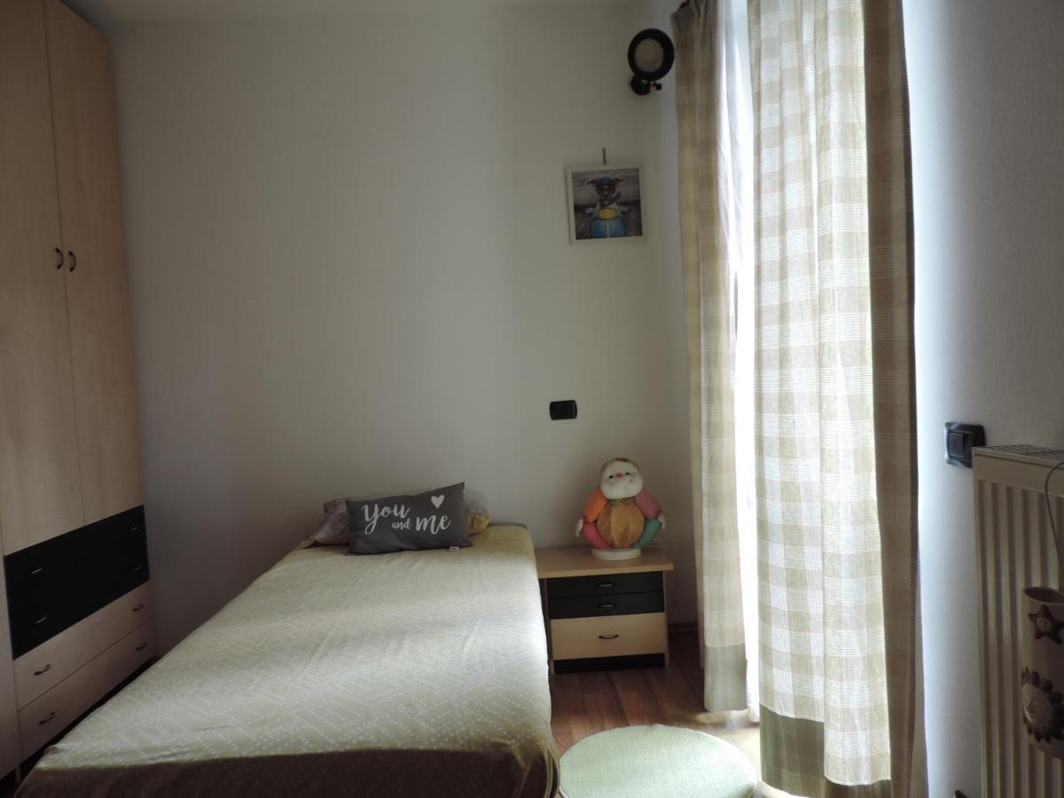 Casa Vacanza Il Glicine Casale Corte Cerro Luaran gambar