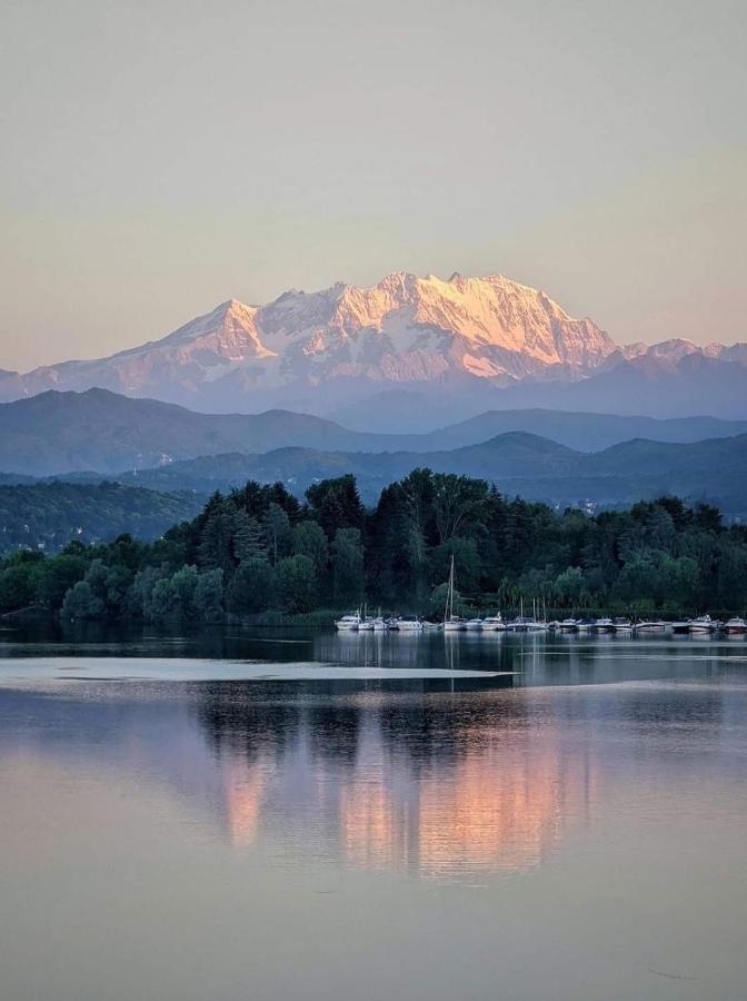 Casa Vacanza Il Glicine Casale Corte Cerro Luaran gambar