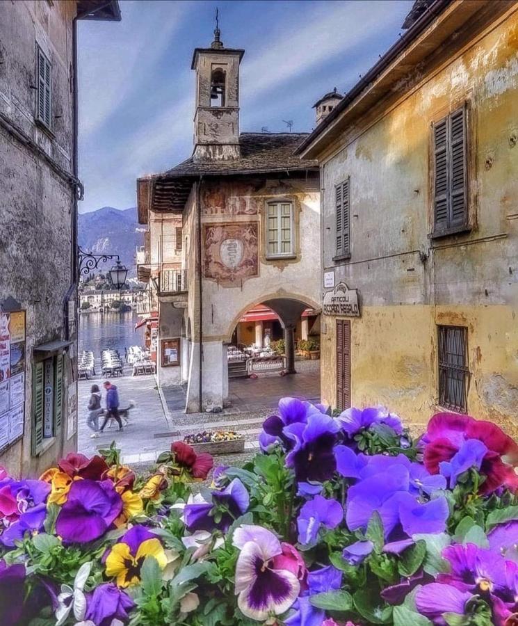 Casa Vacanza Il Glicine Casale Corte Cerro Luaran gambar