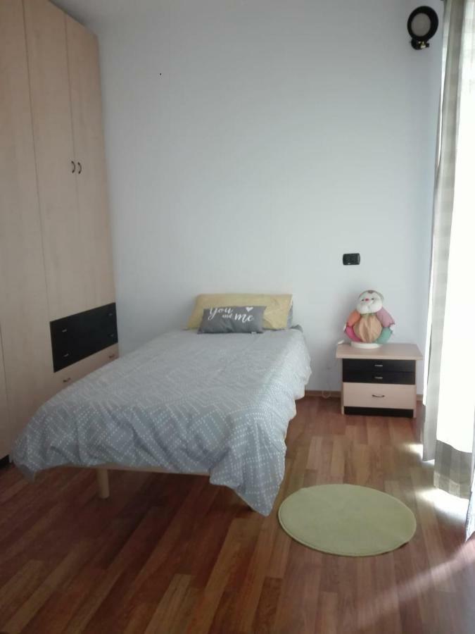 Casa Vacanza Il Glicine Casale Corte Cerro Luaran gambar