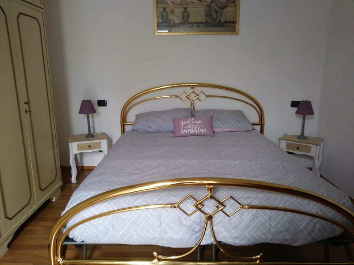 Casa Vacanza Il Glicine Casale Corte Cerro Luaran gambar