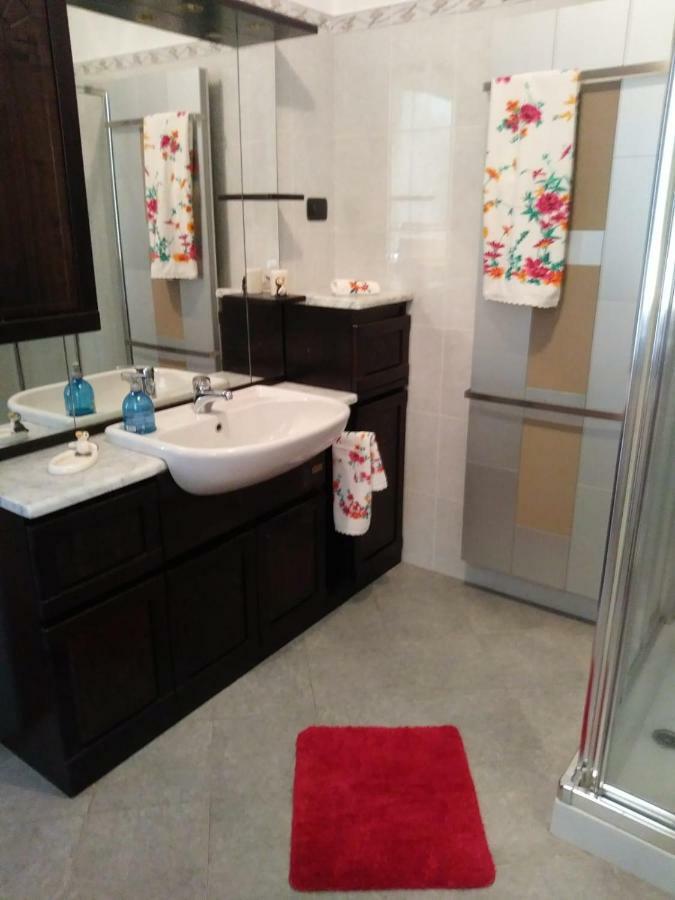 Casa Vacanza Il Glicine Casale Corte Cerro Luaran gambar