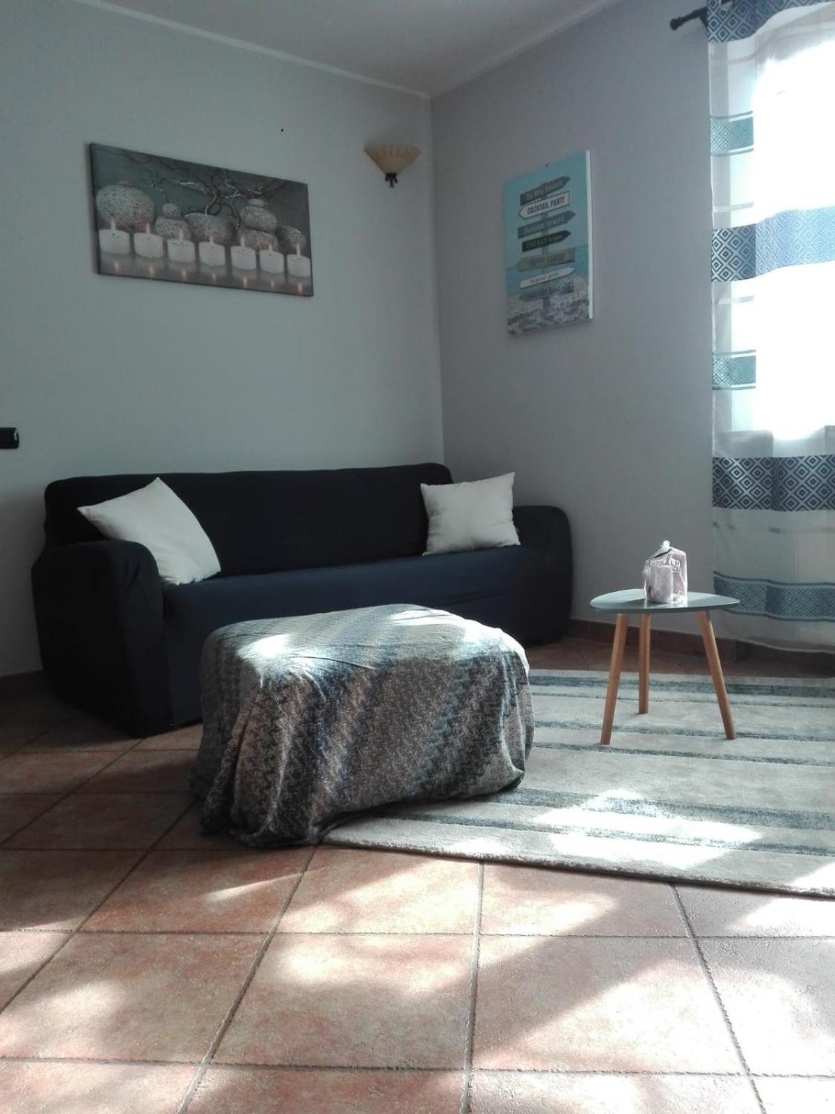 Casa Vacanza Il Glicine Casale Corte Cerro Luaran gambar