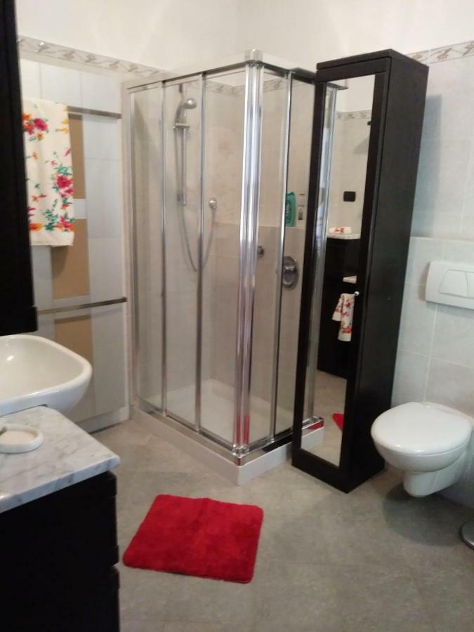 Casa Vacanza Il Glicine Casale Corte Cerro Luaran gambar
